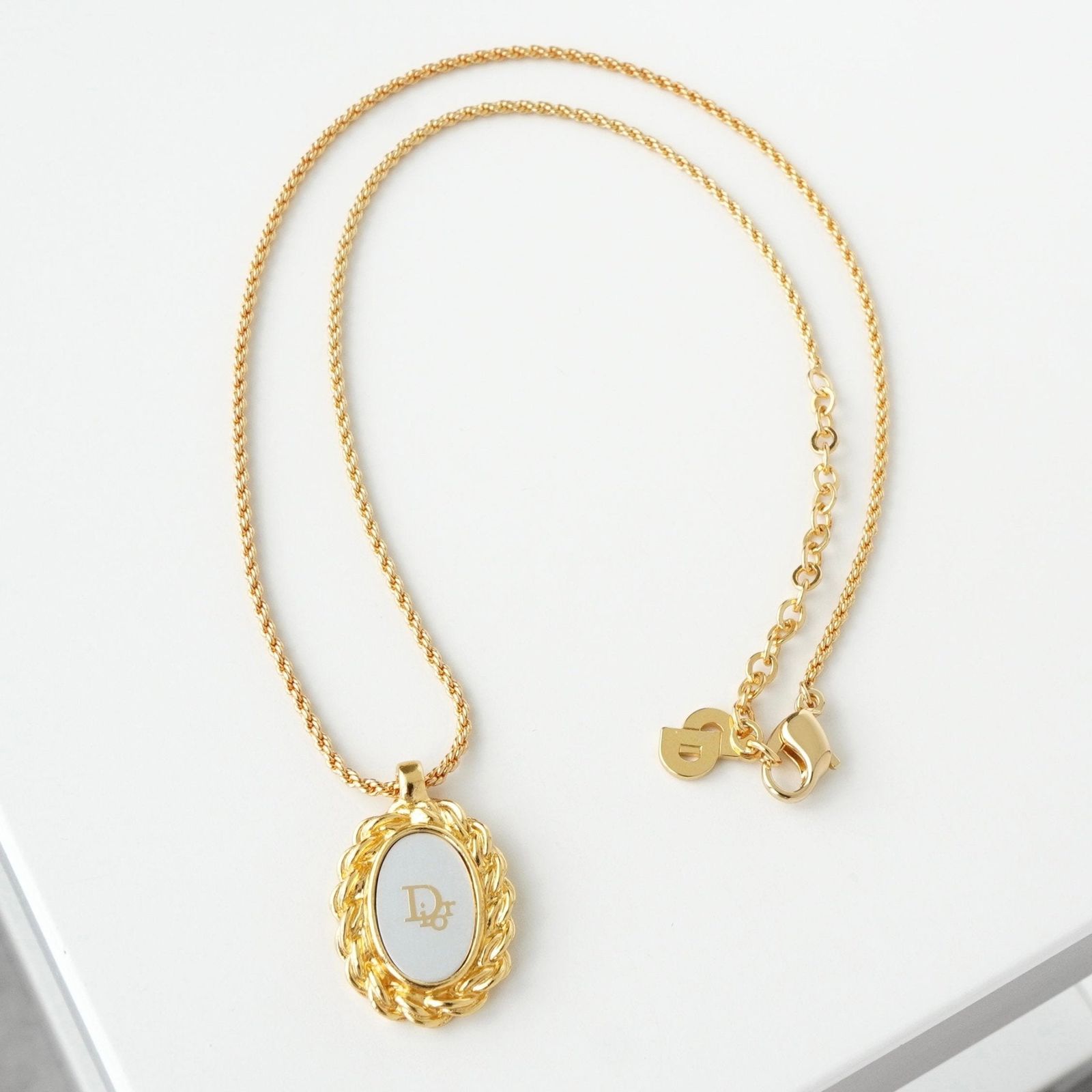 クリスチャン ディオール Diorロゴ エンブレム GP ゴールド ネックレス