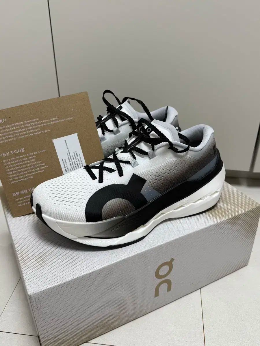 オンランニング クラウド ブーム マックス ランニングシューズ 260 フルセット ほぼ