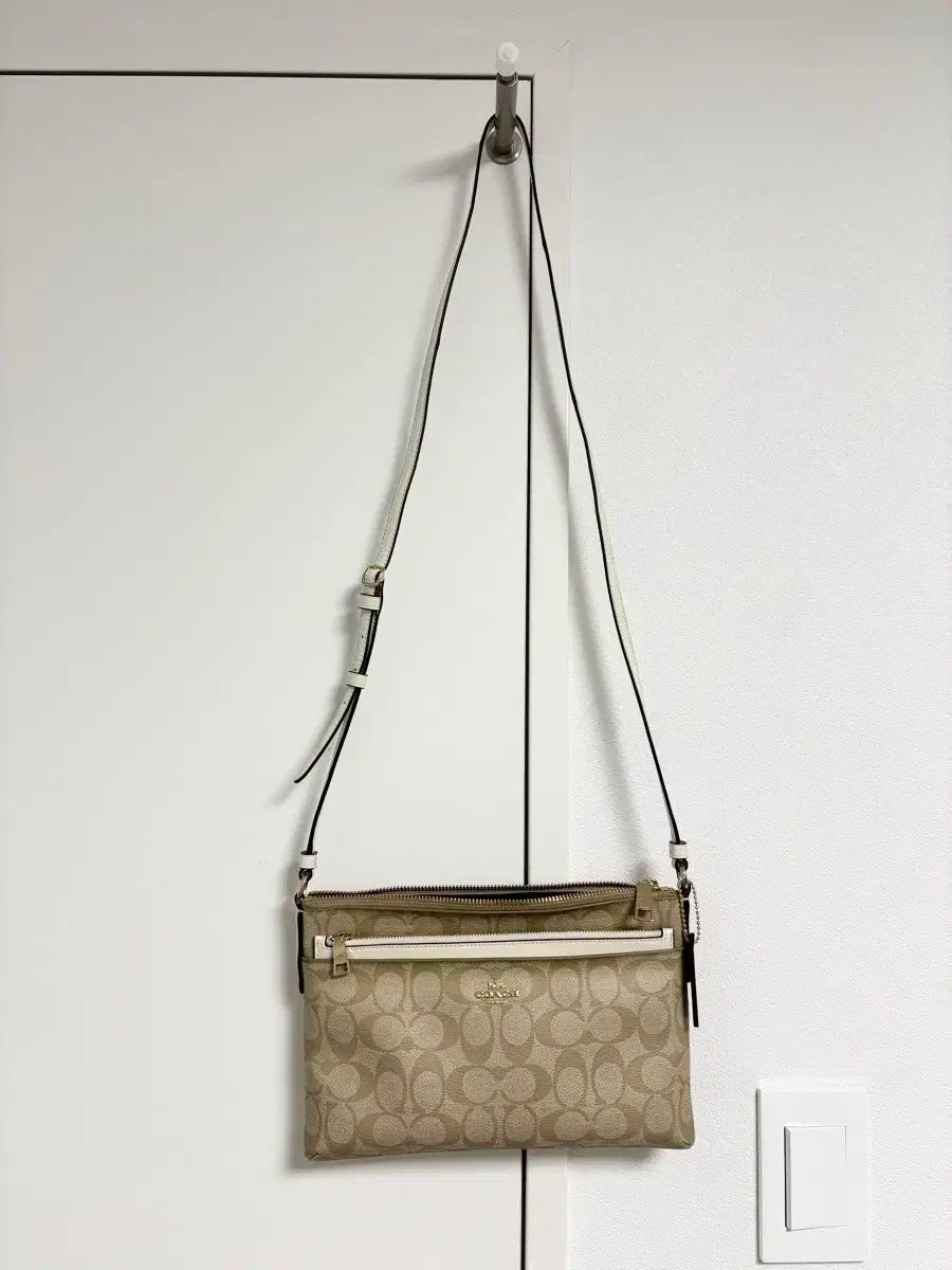 COACH コーチ ポップアップポーチ クロスボディバッグ 着用X