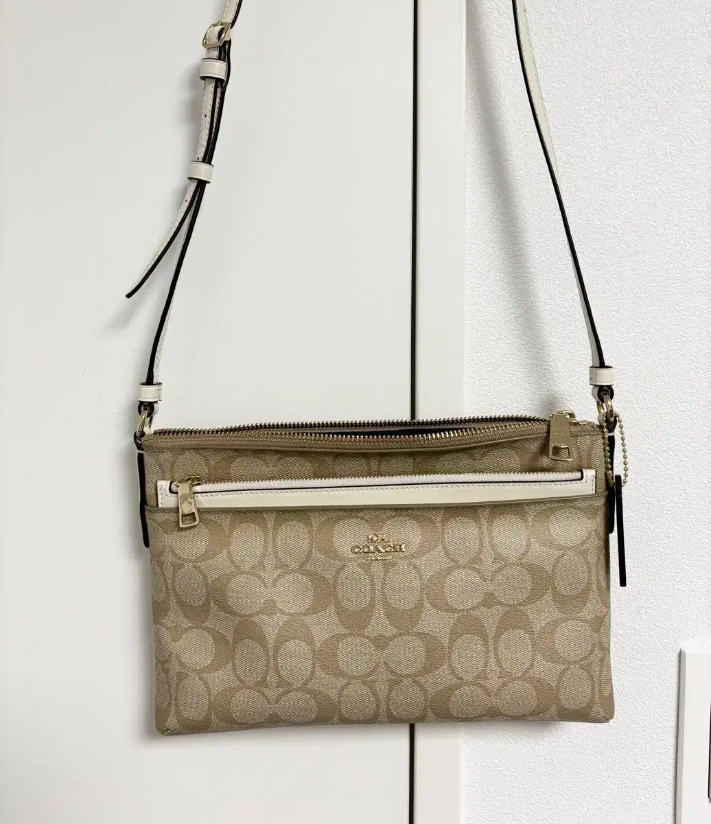 COACH コーチ ポップアップポーチ クロスボディバッグ 着用X