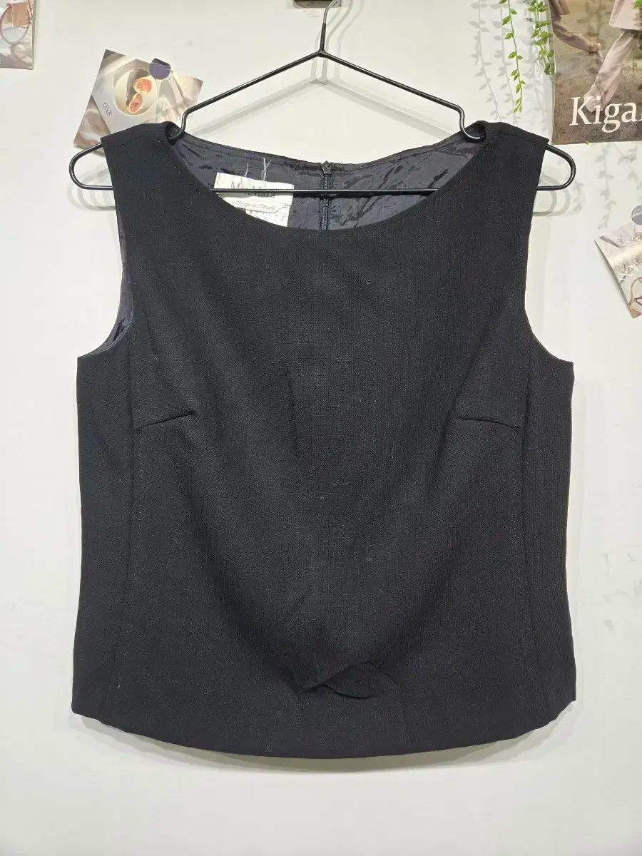 ブラック ノースリーブ