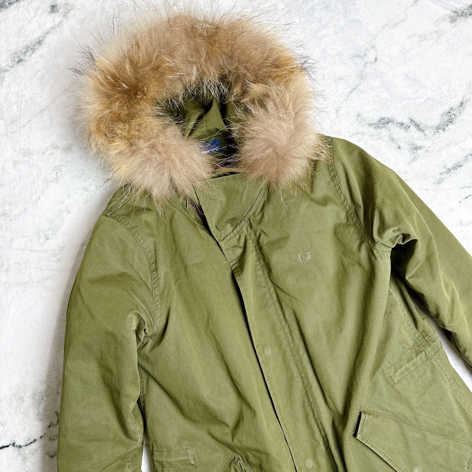 FRED PERRY フレッドペリー 3way モッズコート 本体 ライナーの2枚セット ボア×キルティング ラクーンファー着脱可 ドローコード ダブルジップ カーキ 8 S相当 タウンユースにも屋外のイベントにも 月桂樹ロゴ 刺繍 防寒 防風