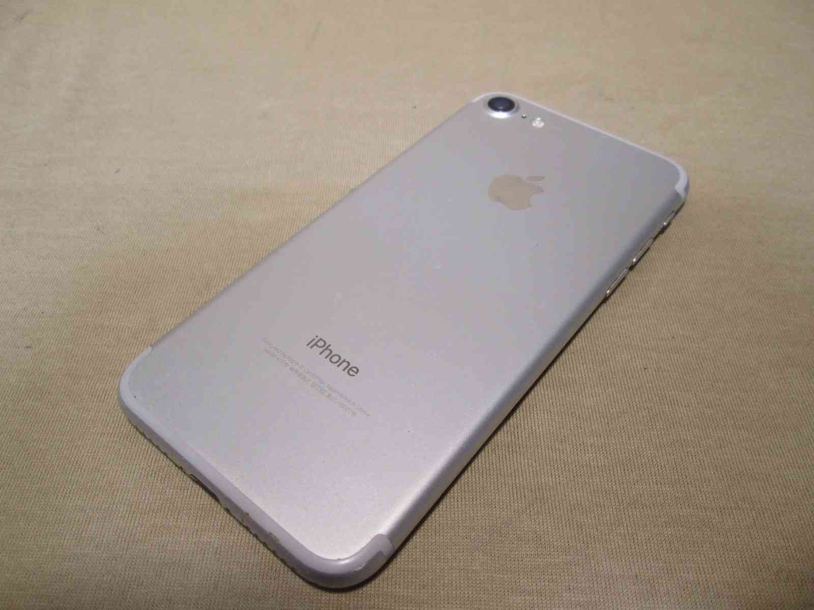 スマホ iPhone 7 32 GB MNCF 2 J A シルバー SIMフリー アップル iOS 14 4 94437