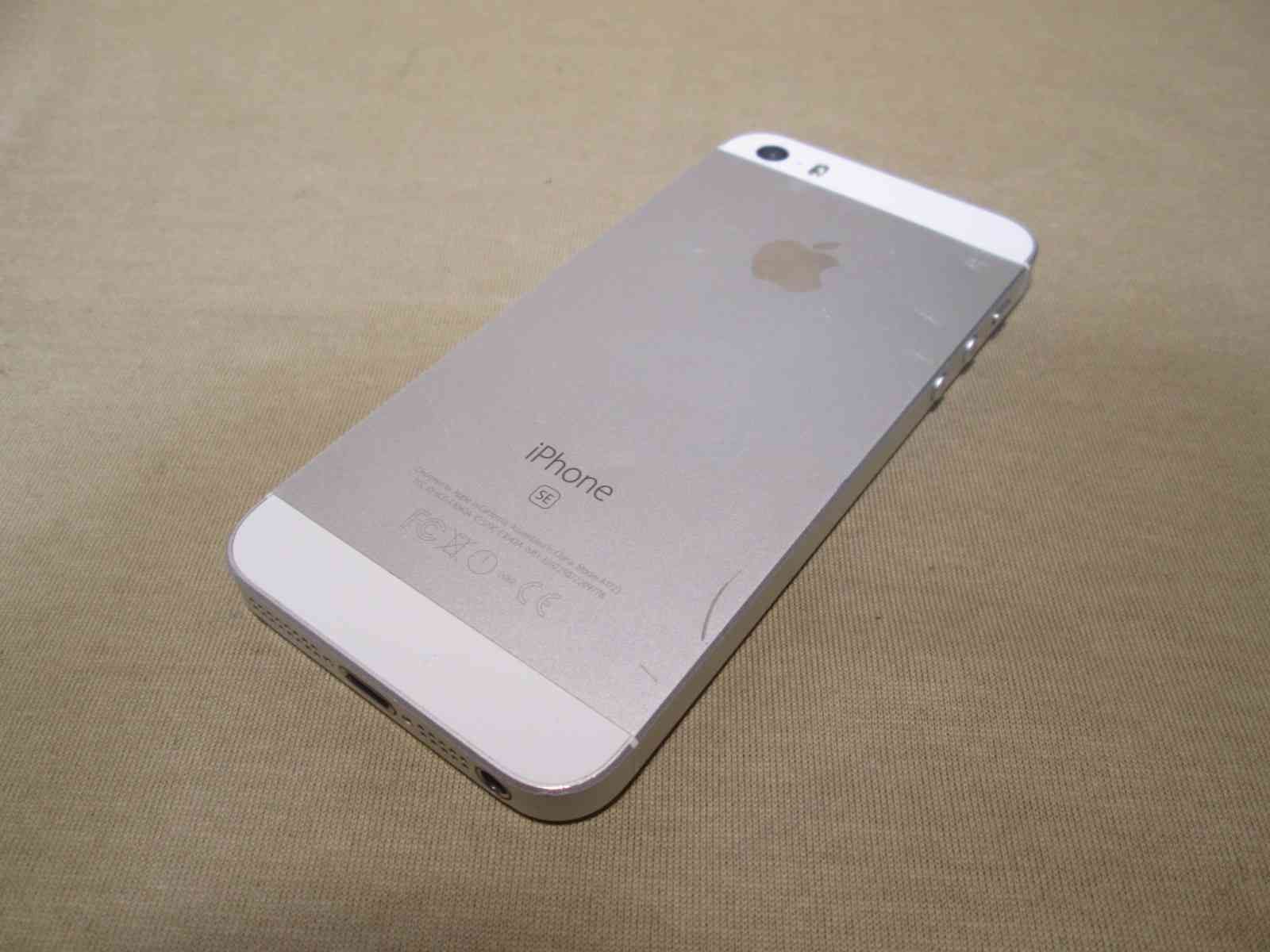 スマホ iPhoneSE 64 GB MLM 72 J A シルバー ソフトバンク アップル iOS 15 8 3 94445