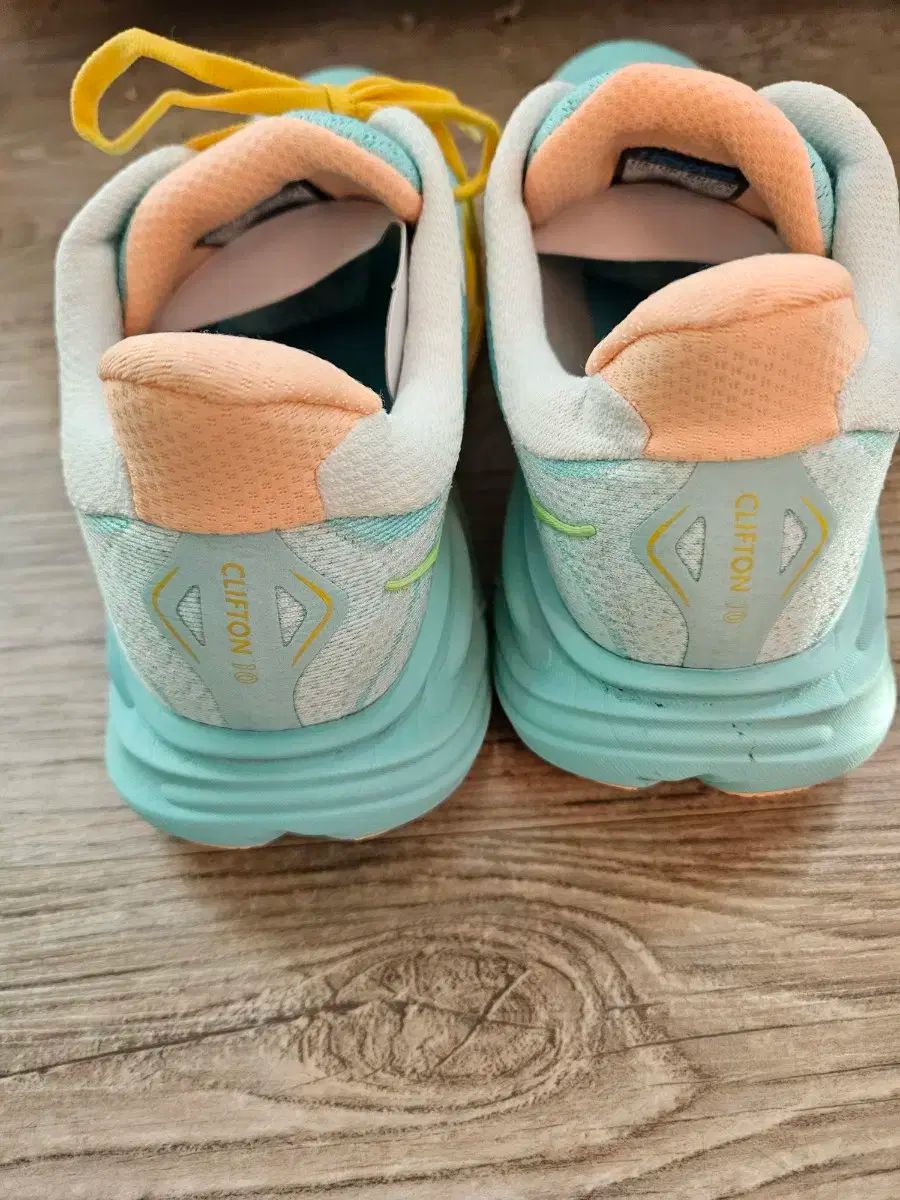 ホカONEONEクリフトン10ランニングシューズミント 黄色 275サイズ