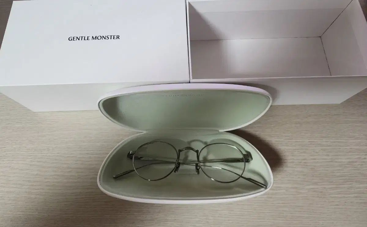 ジェントルモンスター LIBERTY x 02