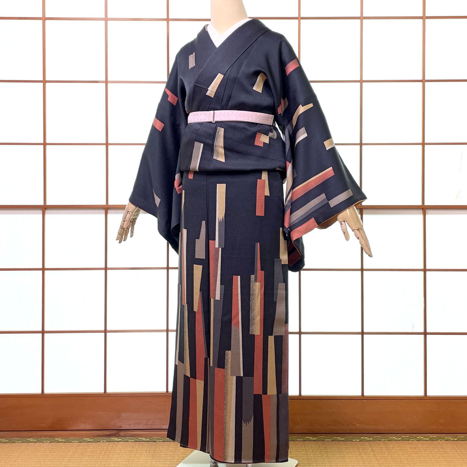 付下げ着物 コシノヒロコ HIROKO KOSHINO 袷 正絹 モダン 短冊 墨黒 着物 kimonolove 作家物 リユース品 オゾン消臭サービス A-2547