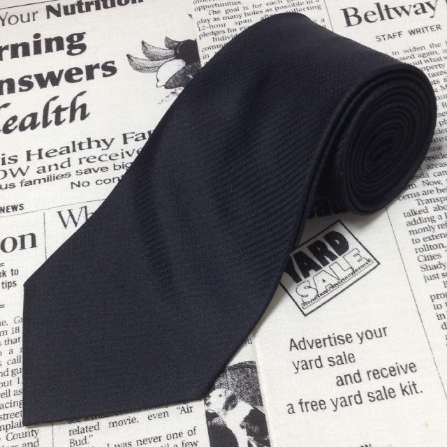 ダナキャランニューヨーク DONNA KARAN NEWYORK DKNY 微光沢 ネクタイ シルク 斜めストライプ レジメンタル 黒系 ブラック系 G-006769 ゆうパケット