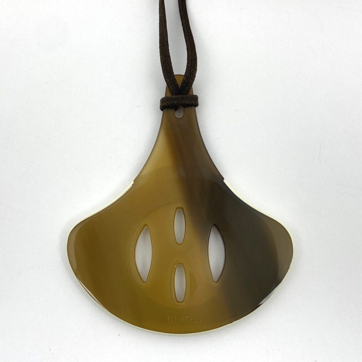 エルメス HERMES バッファローホーン ネックレス ペンダント ラッカー ホワイト ブラウン レディース