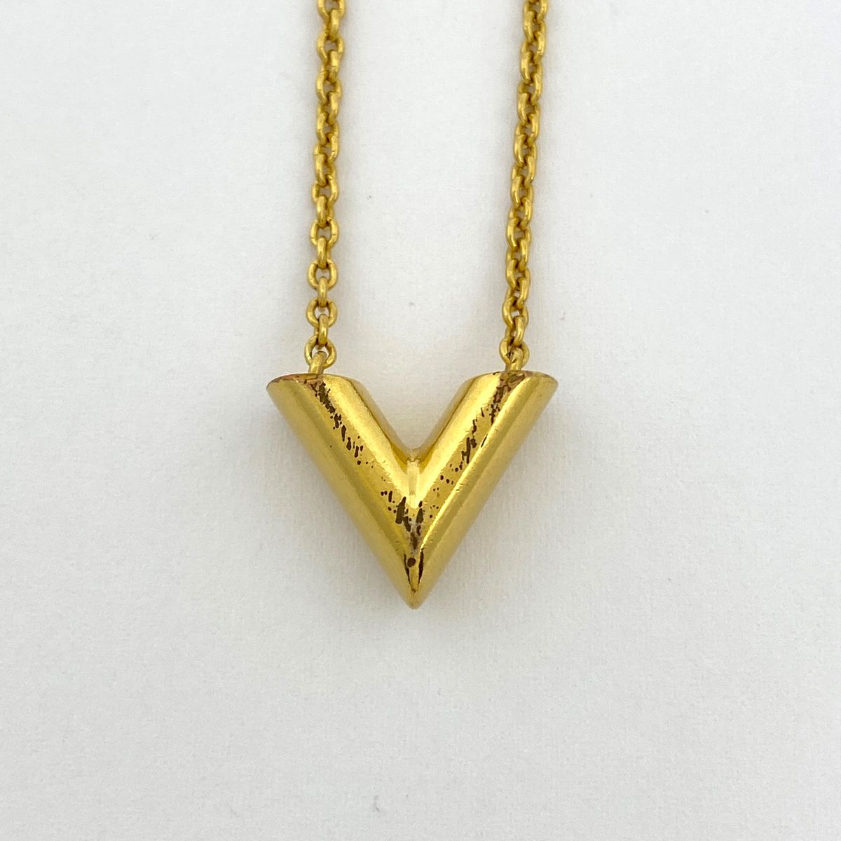 ルイ ヴィトン Louis Vuitton エセンシャル V ネックレス ロゴ GP ゴールド レディース