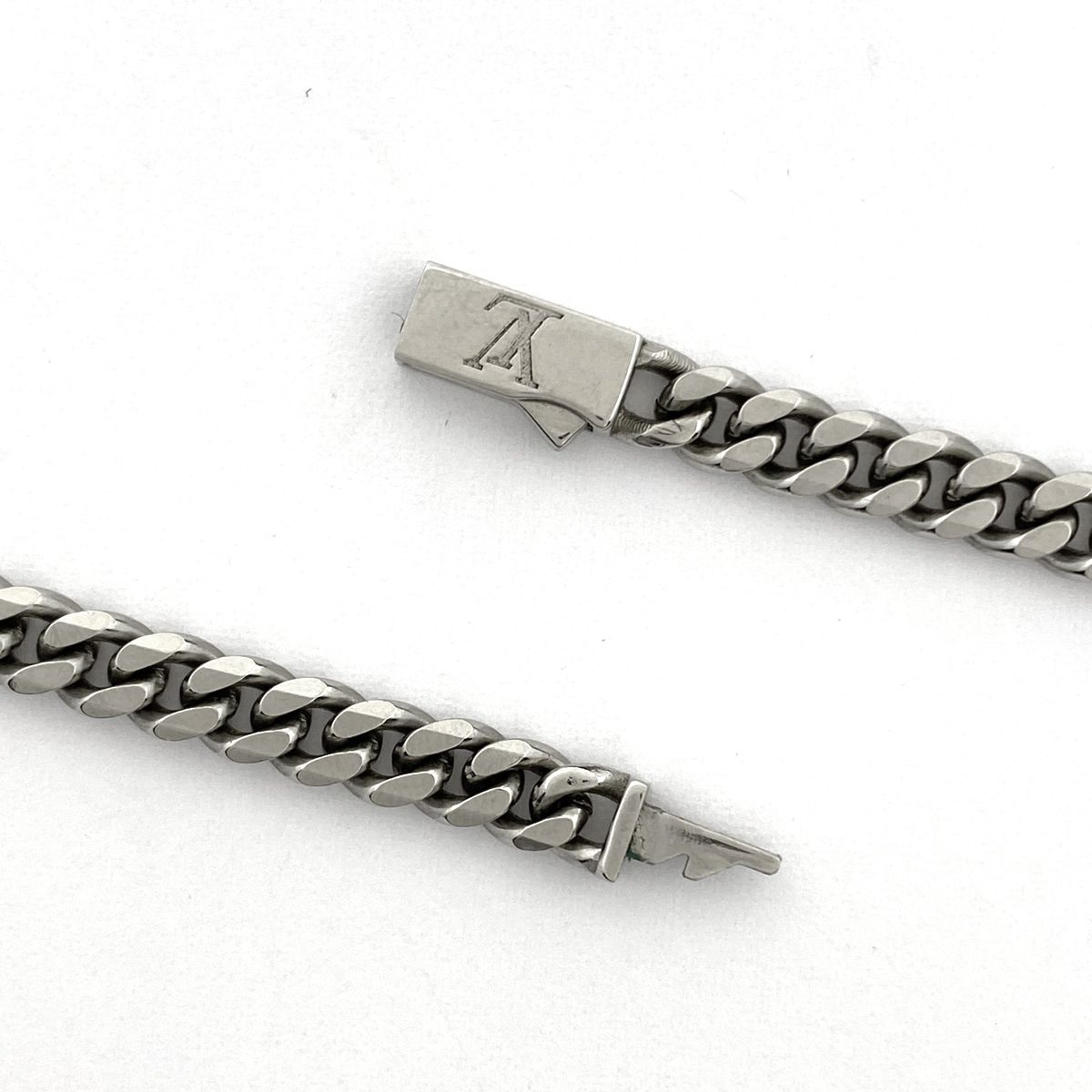 ロウ ネックレス