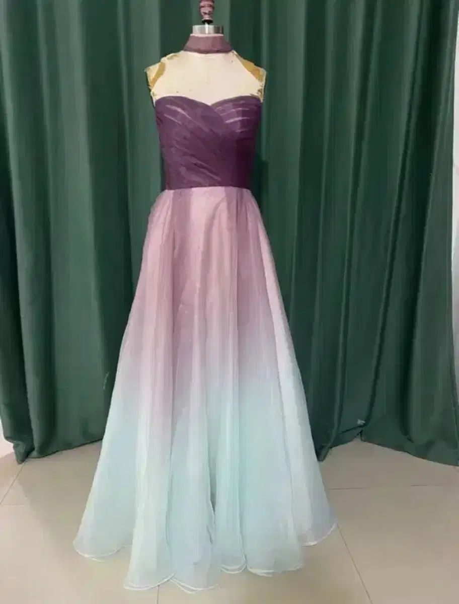 色付きグラデーションドレス