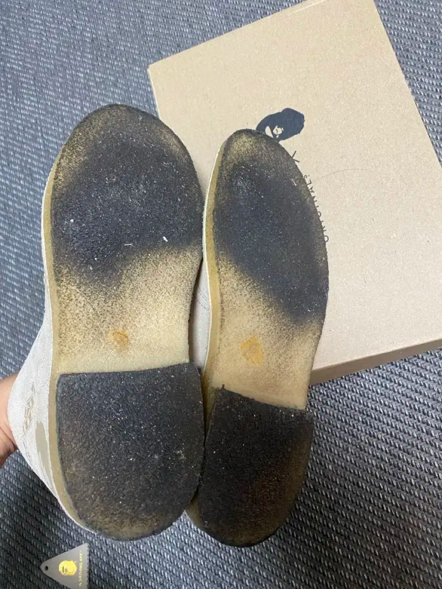 ブーツ エンボス加工