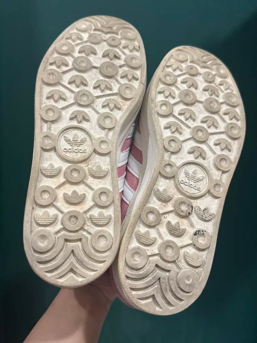 アディダス ガゼル