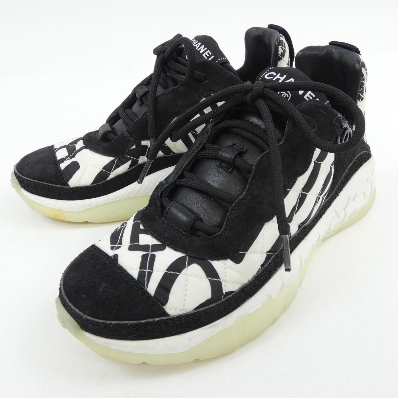 CHANEL グラフィックロゴ