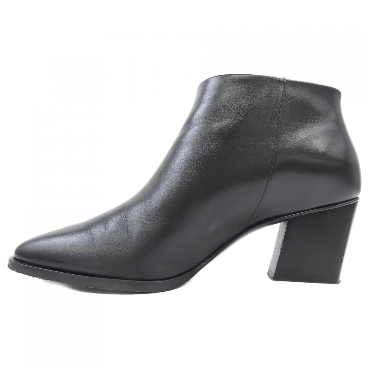 ロジェヴィヴィエ ROGER VIVIER ブーツ - メルカリ