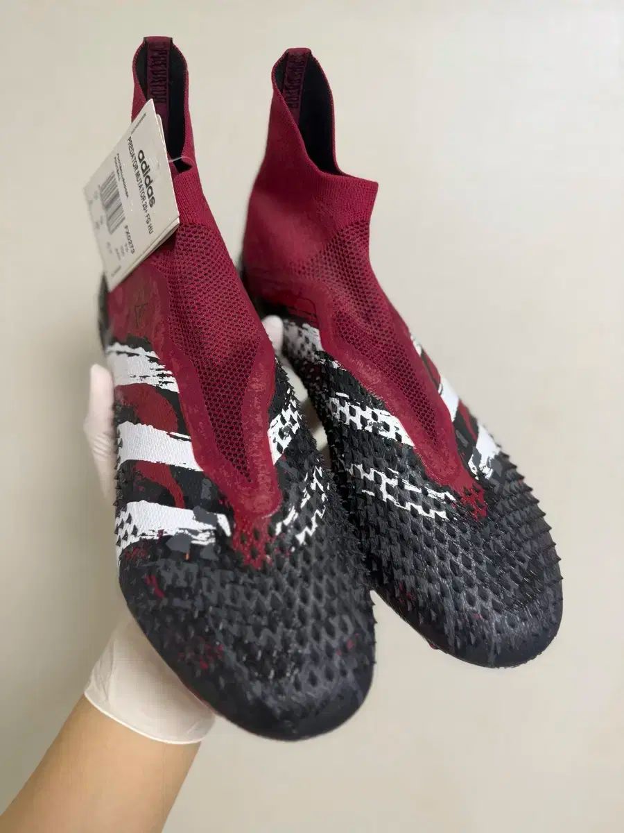 アディダス プレデター 20 ファレル ウィリアムス X ポグバ ヒューマンレース