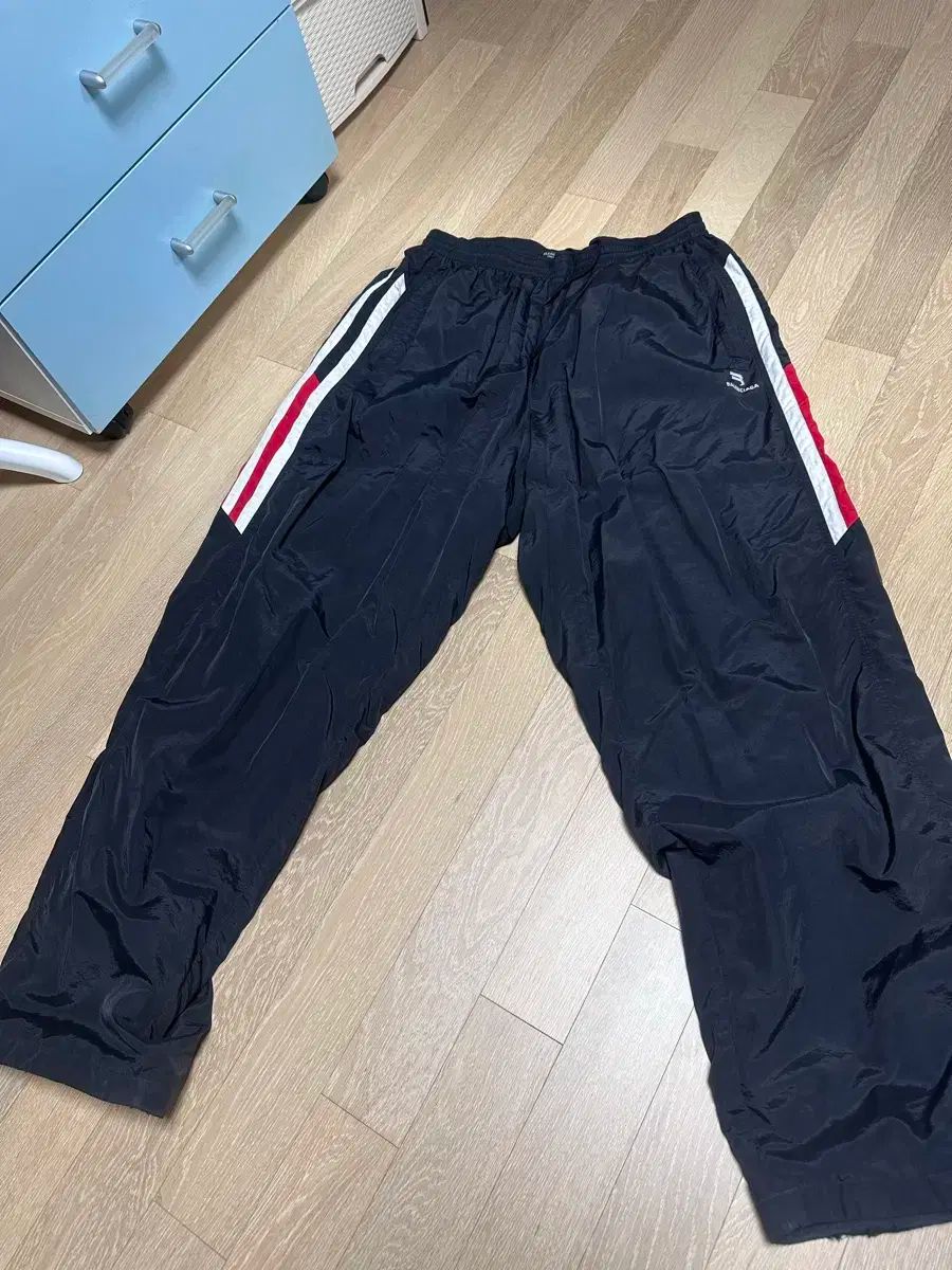 50 バレンシアガ スポーティーB トラックパンツ