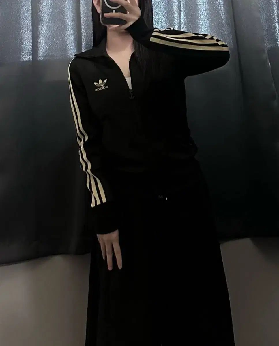 アディダス 必須アイテム ジャージ ブラック GOLD トラックジャージ