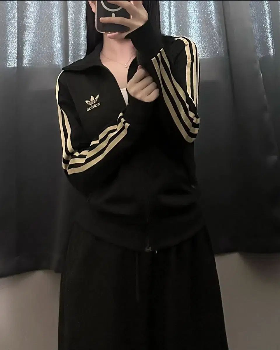 アディダス 必須アイテム ジャージ ブラック GOLD トラックジャージ
