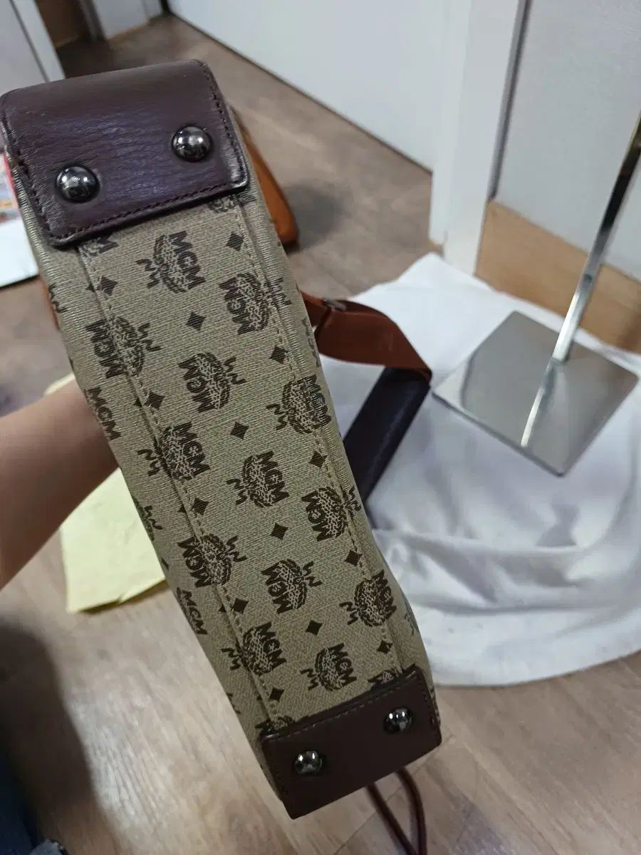  MCM エム シー バッグ タグあり 状態良し良し メッセンジャーバッグ ショルダーバッグ