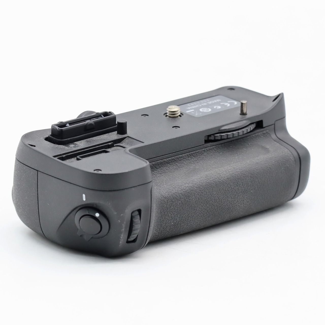 Nikon マルチパワーバッテリーパック MB-D11 D7000対応 縦位置グリップ シャッターボタン コマンドダイヤル搭載 単3電池対応 長時間撮影に最適
