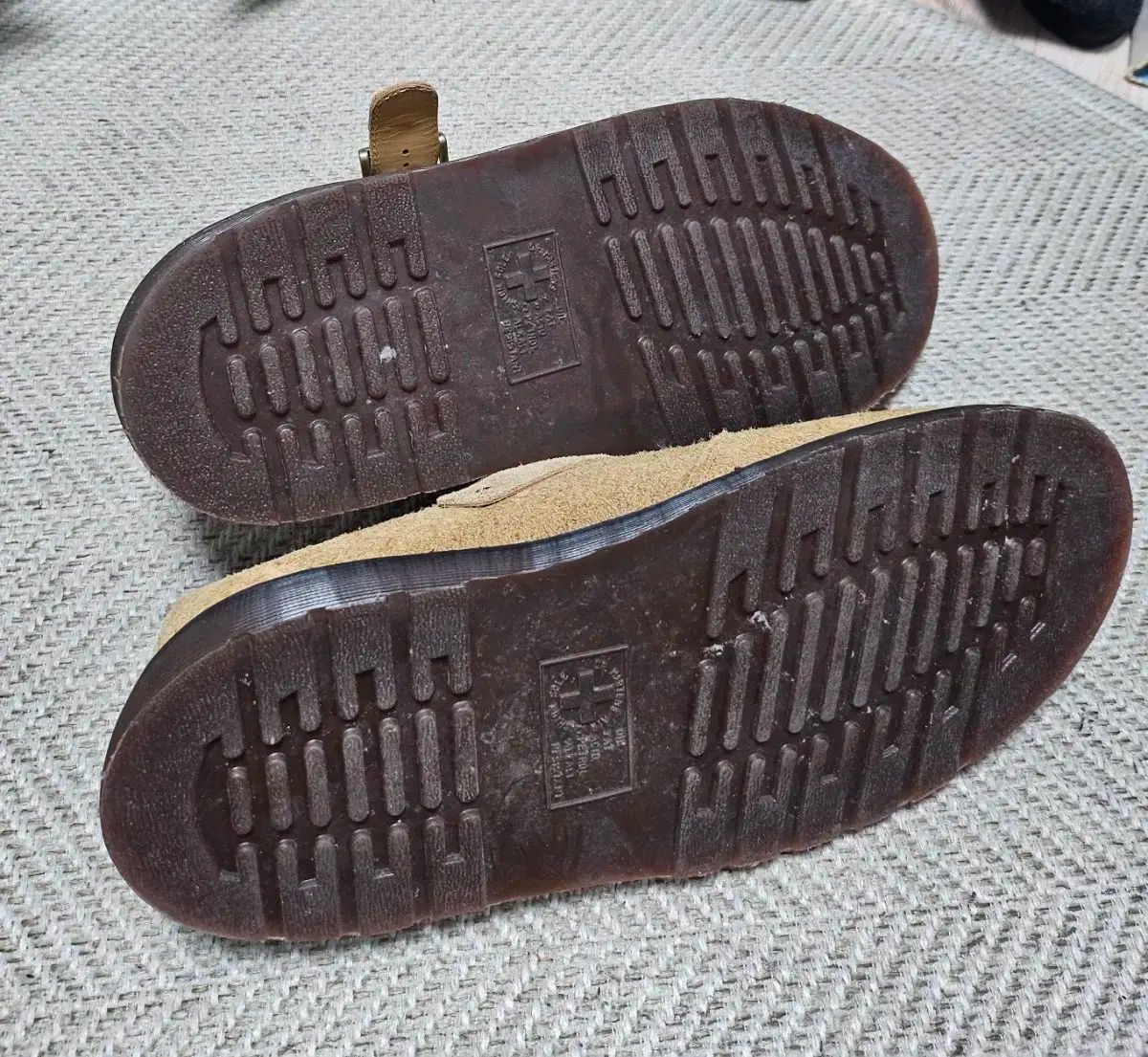 DR. MARTENS ドクターマーチン スウェード ミュール サンダル スリッパ ODELLYA_COM