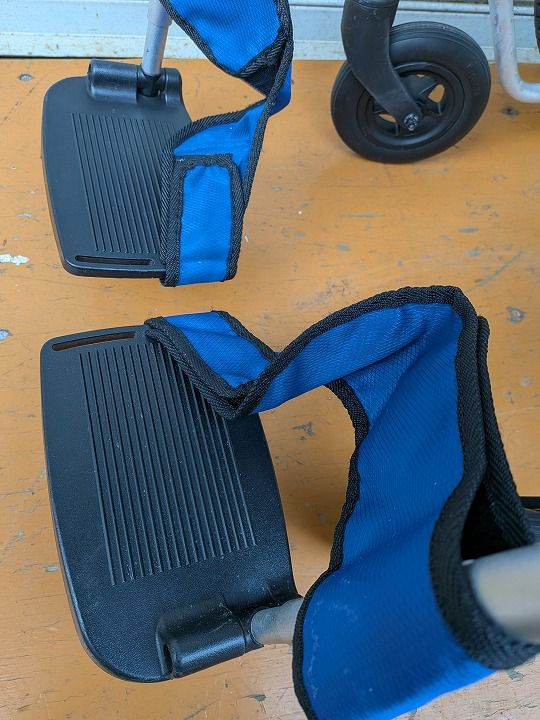 一部地域を除く クッション 軽量 簡単 モジュール 自走用車椅子 MEF-22 KM-25-1110-04