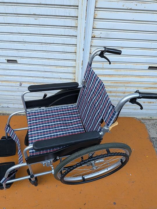 一部地域を除く ワケアリ 自走式車椅子 ノーパンク 日進 NEO-1 KM-25-1110-07