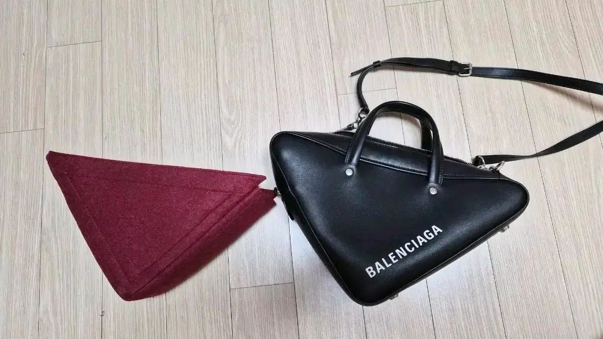 バレンシアガ トライアングルマック スモール