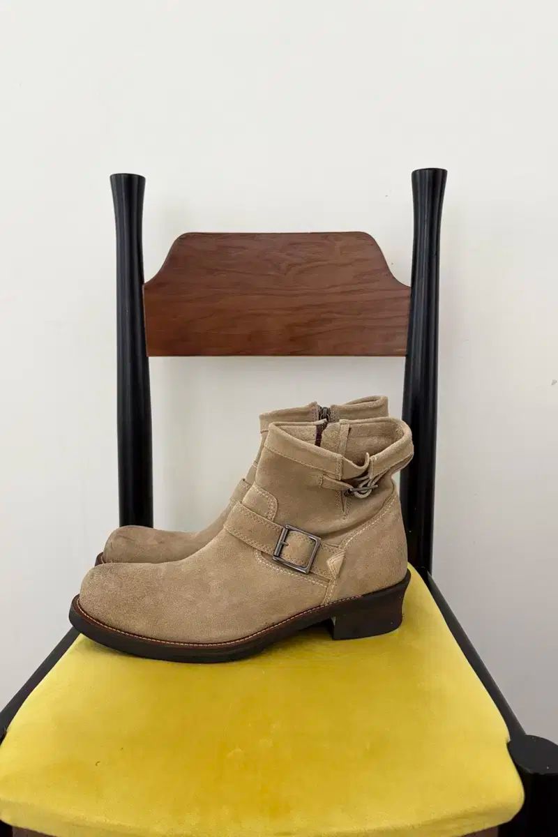 サイドバックルディテールブーツ