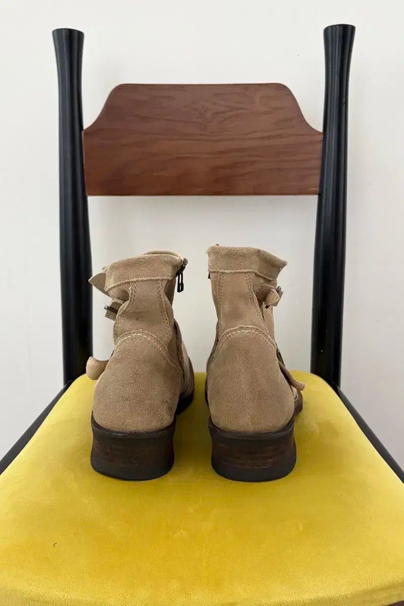 サイドバックルディテールブーツ