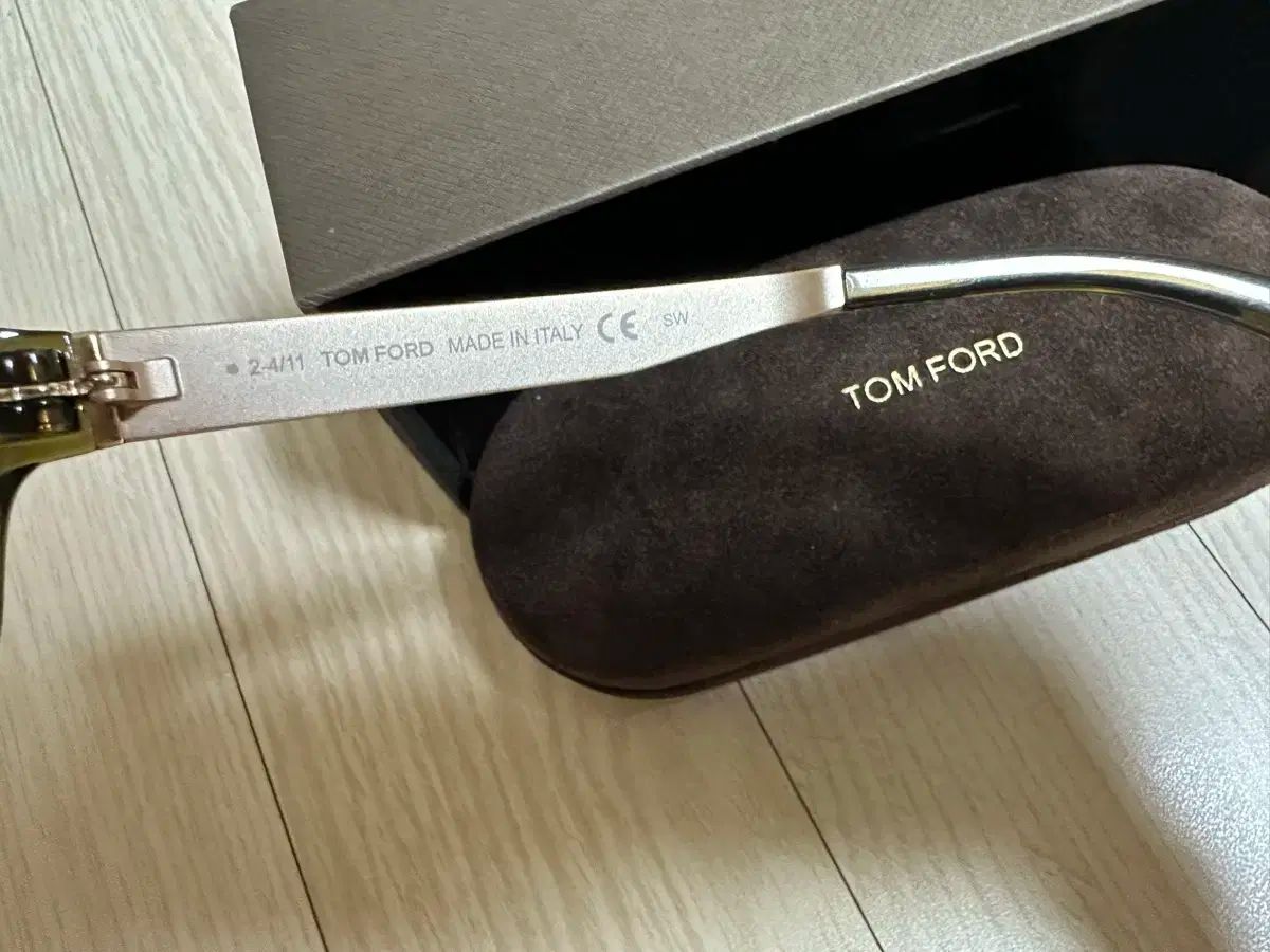  TOM FORD トムフォード メガネ TF 5217 モデル サングラス 小物