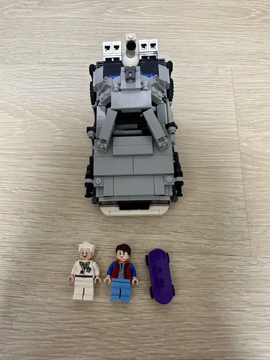 LEGO 21103 デロリアン タイムマシン