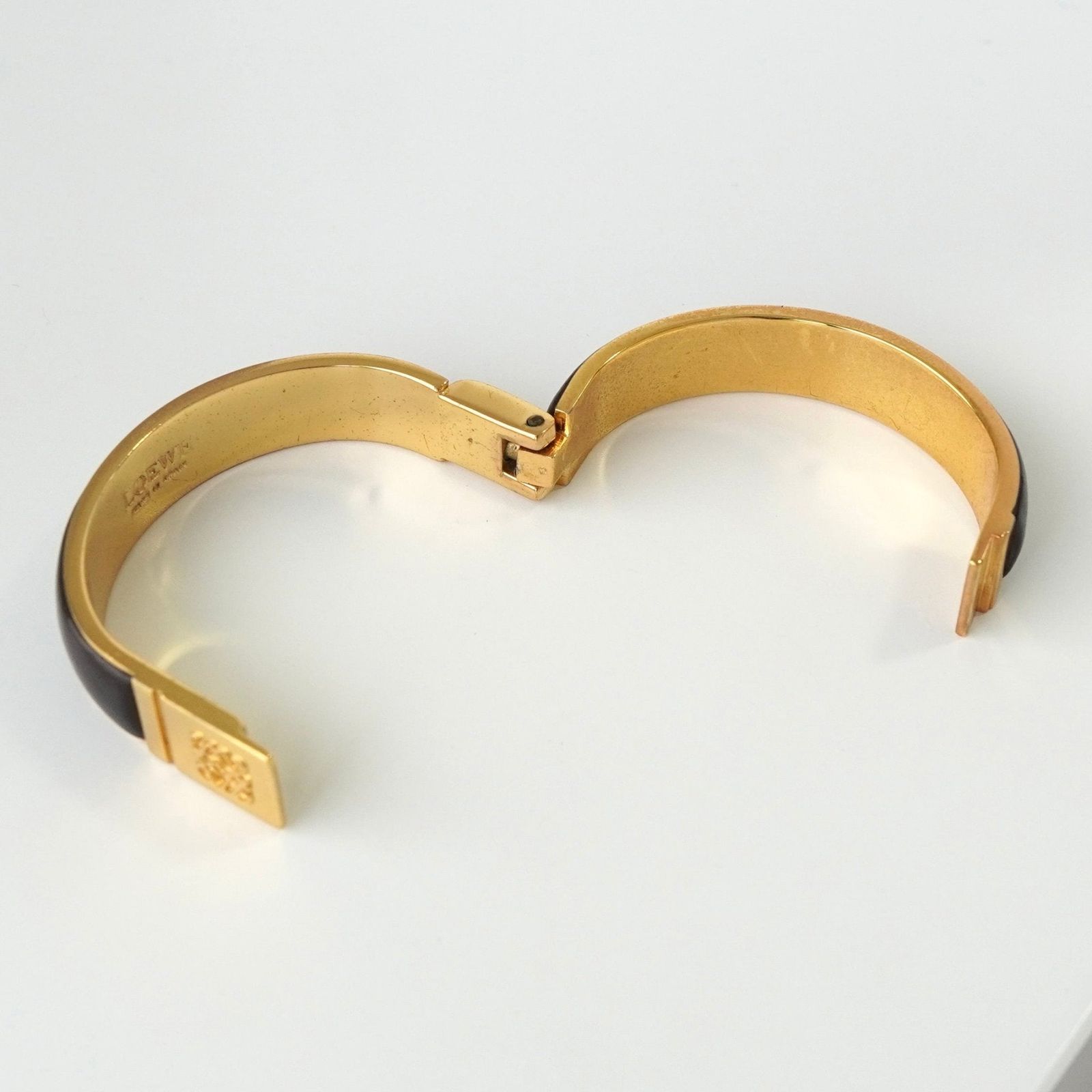ロエベ アナグラム レザー GP ゴールド バングル ブレスレット - メルカリ