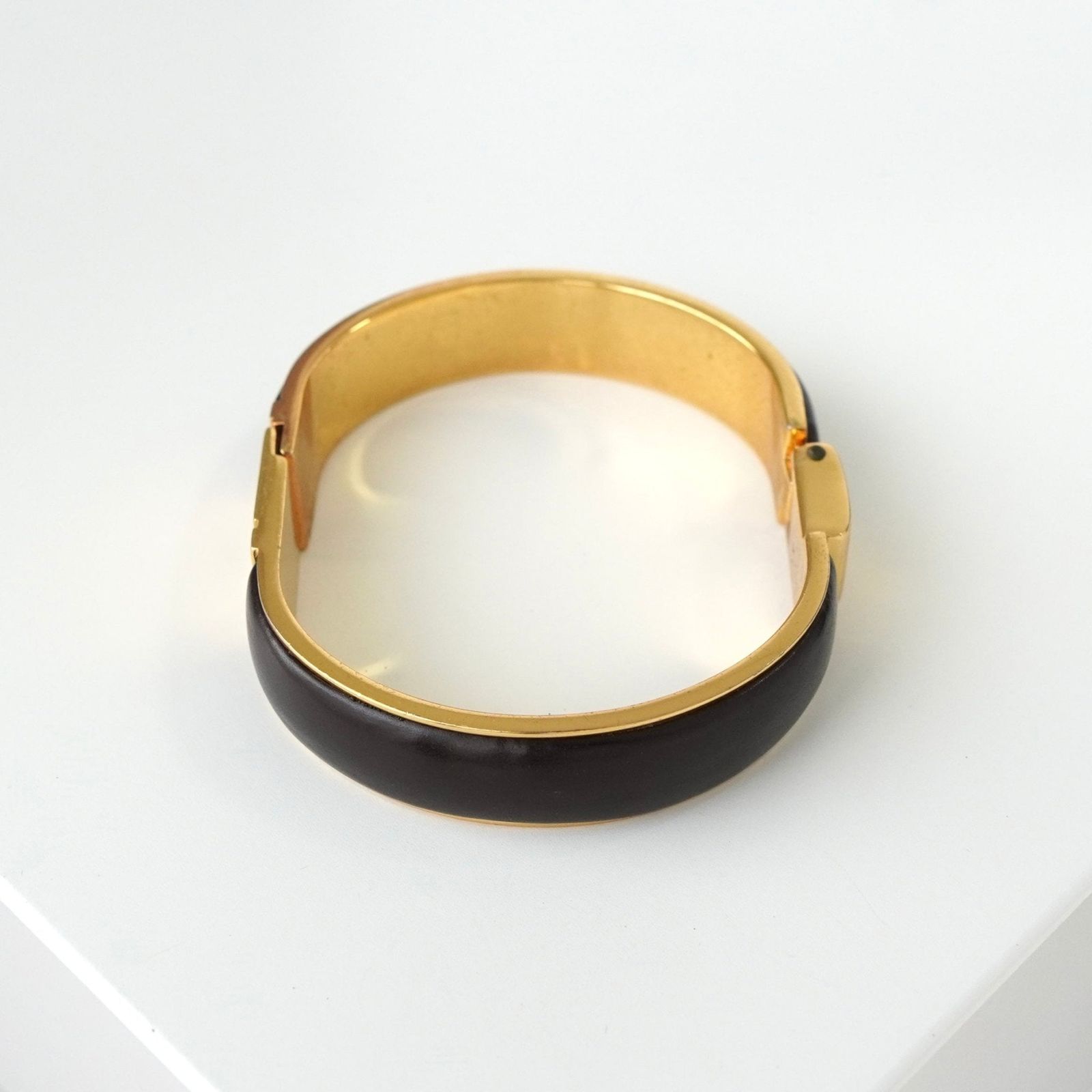 ロエベ アナグラム レザー GP ゴールド バングル ブレスレット - メルカリ