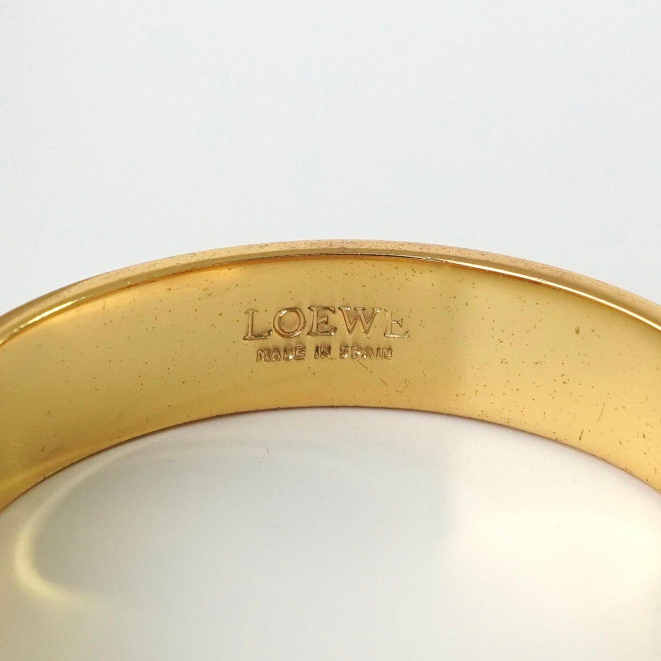 ロエベ アナグラム レザー GP ゴールド バングル ブレスレット - メルカリ