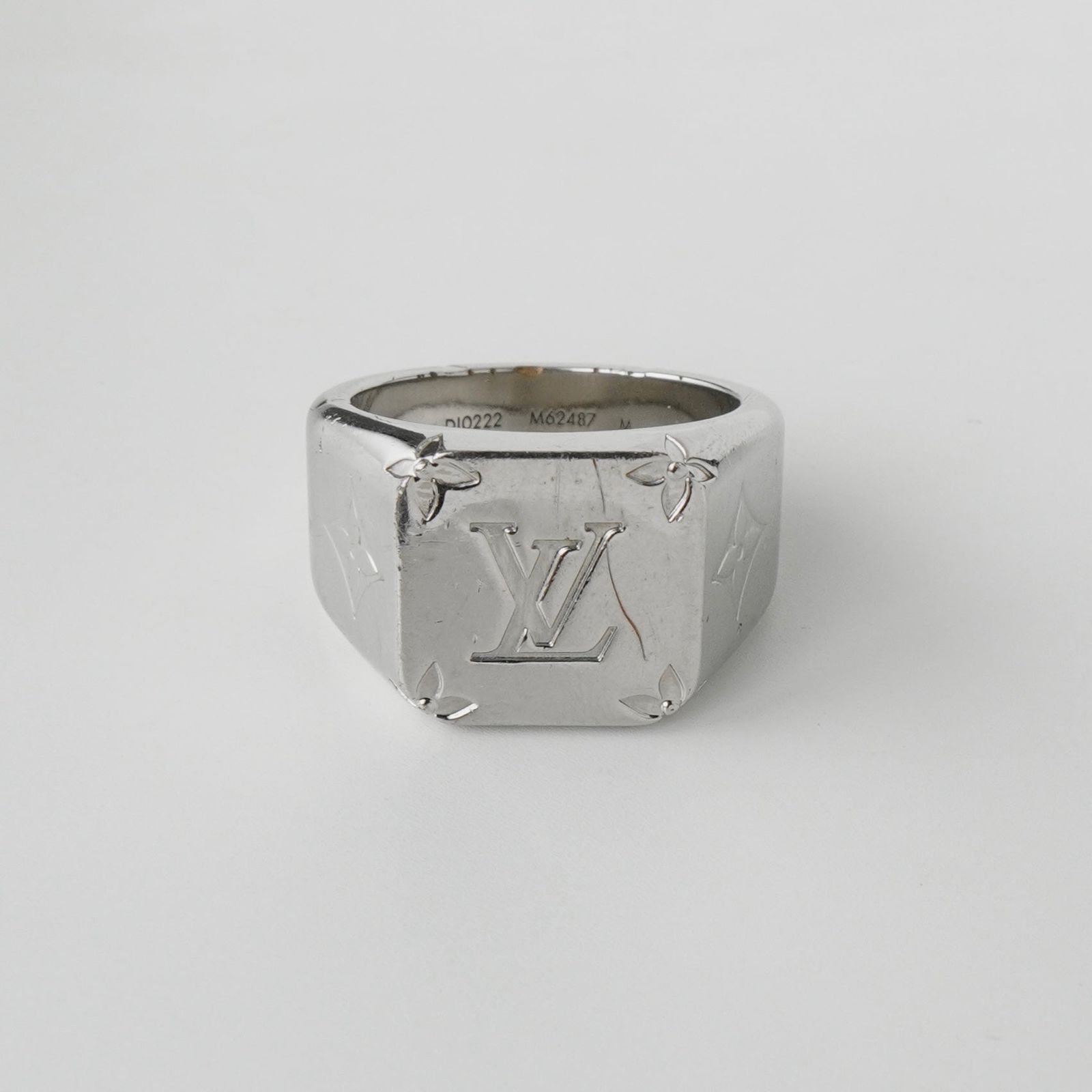 【極美品】ヴィトン　モノグラム　シグネット　リング　指輪　シルバー　LV 501 ルイヴィトン シグネットリング モノグラム 指輪 リング シルバー 箱