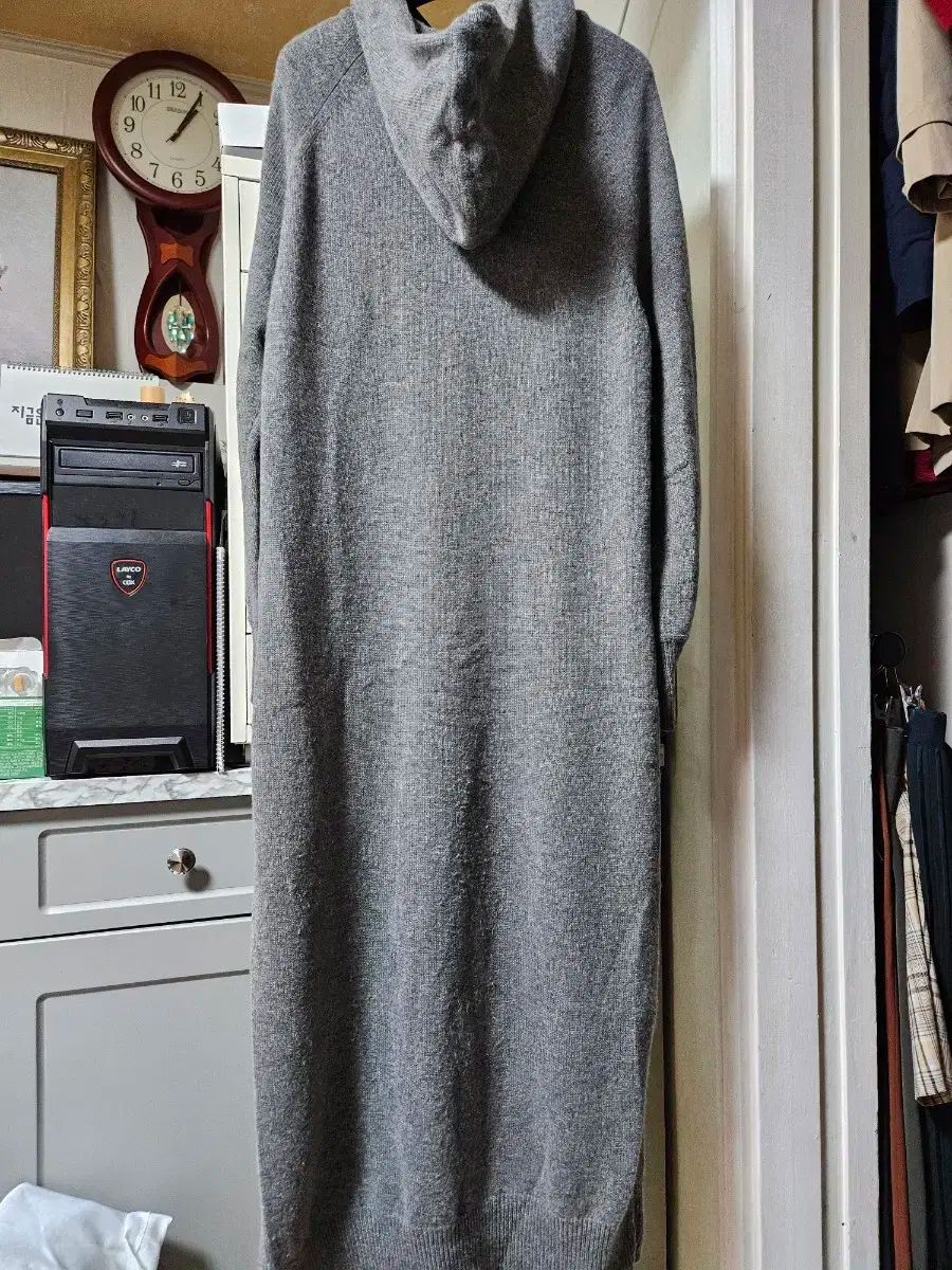 アッテヴァネッサ ブリューノ ロング フーディー ONE PIECE