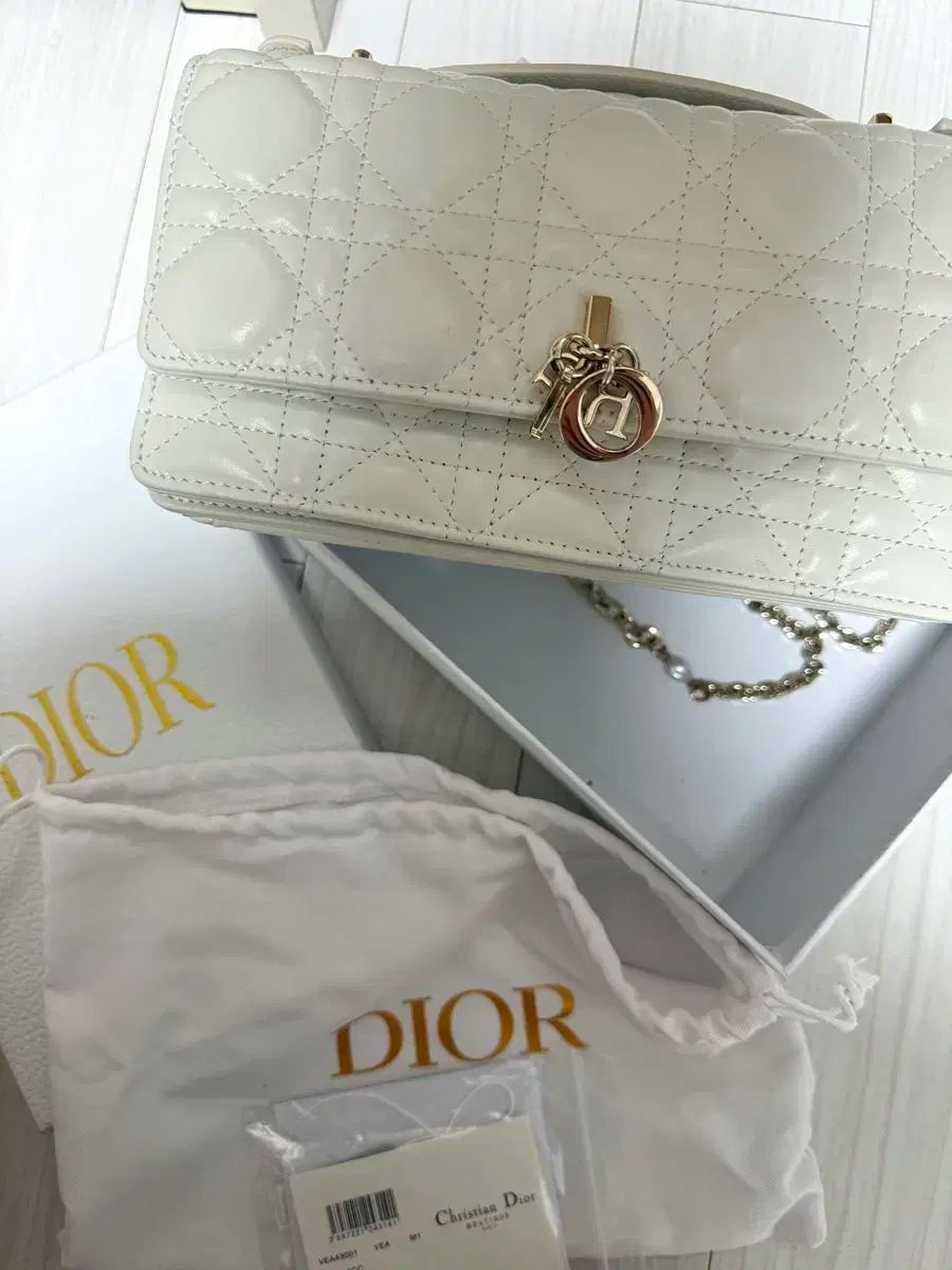 ディオール レディディオール バッグ 白 フルセット