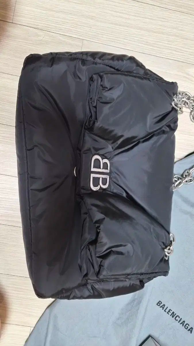 バレンシアガ モナコバッグ ナイロン Mサイズ