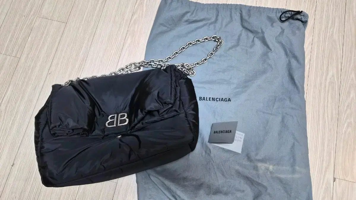 バレンシアガ モナコバッグ ナイロン Mサイズ