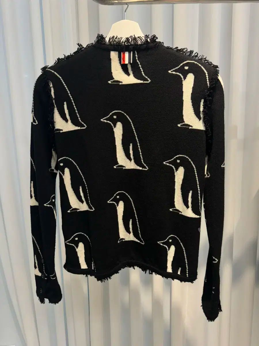トムブラウン ブラック アンド 白 ペンギン インタルシア ツイード カーディガン