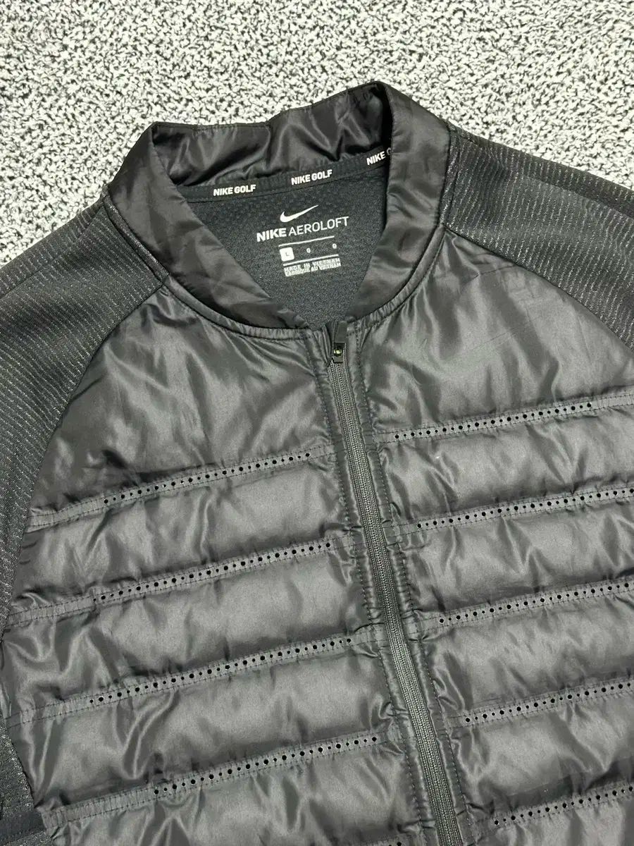 ナイキ エアロロフト 軽量 ブラック ジャケット