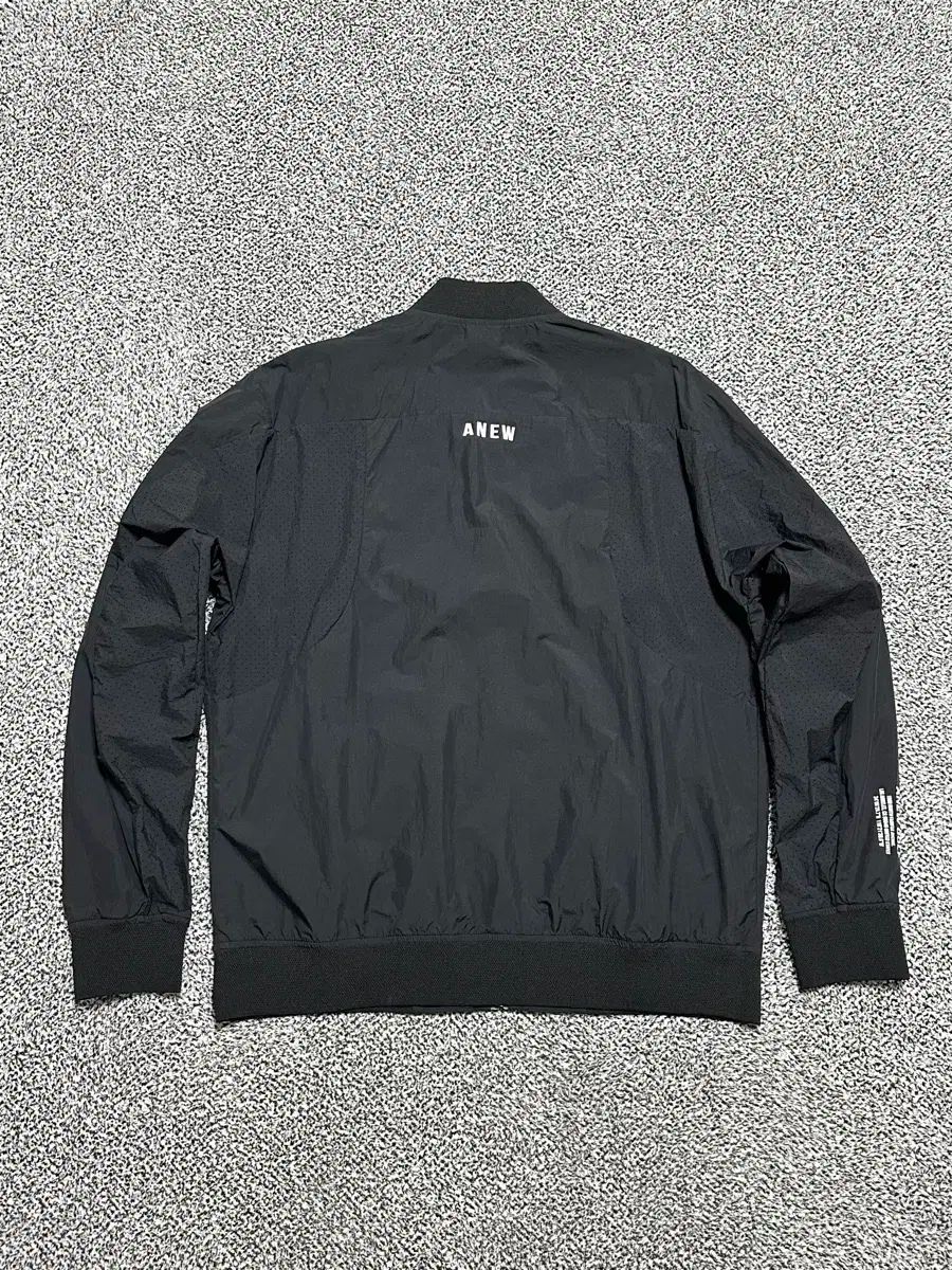 ウィンドブレーカー ジップアップ