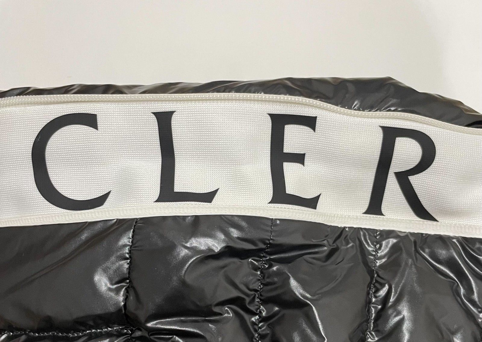 MONCLER/L（3） /ブラック /ダウンジャケット/AKAISHI/型番 I10911A00059 596J9 楽天市場】モンクレール MONCLER ダウンベスト ジレ ブラック メンズ