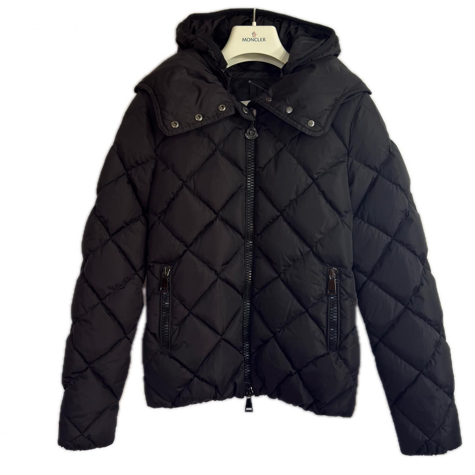 ❤️MONCLER ブラック ダウンジャケット　着画あり❤️ MONCLER/XS /ブラック /レディースダウンジャケット / BOURG /型番