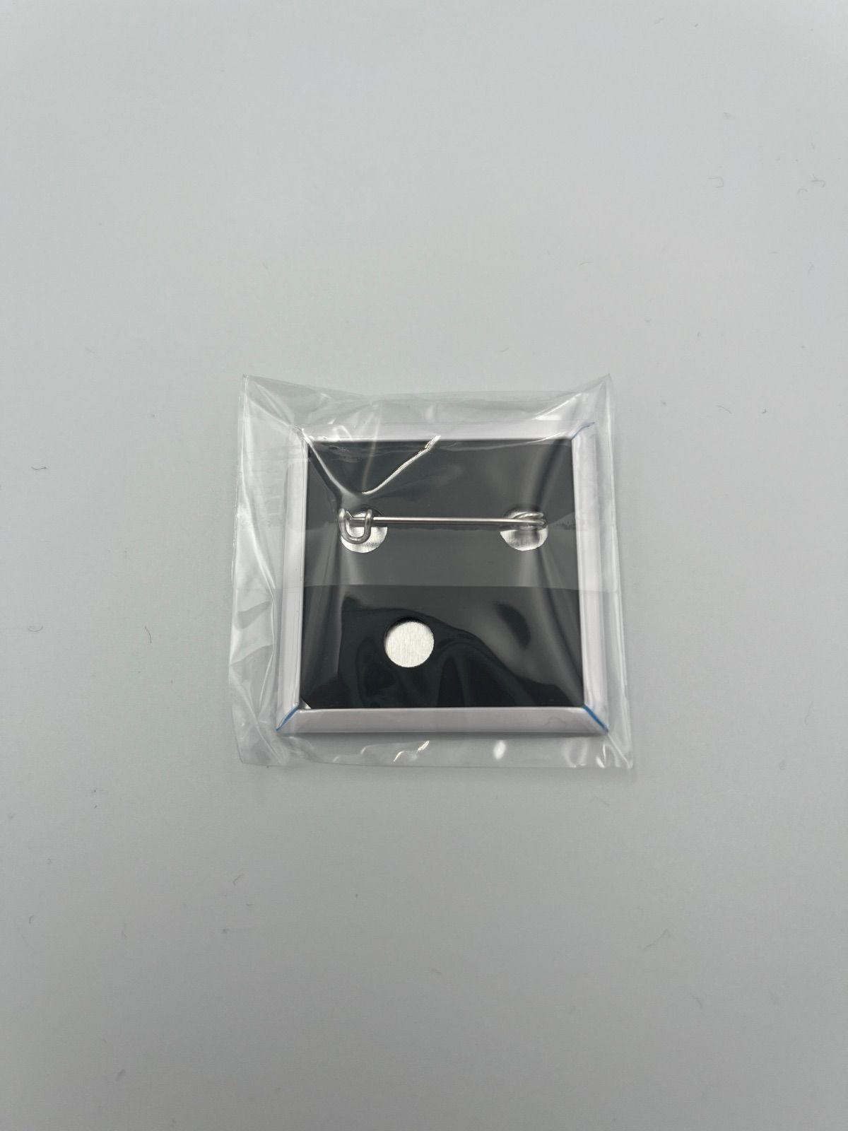 ジャンプSQ 100名 サイン色紙角缶バッジ 血界戦線