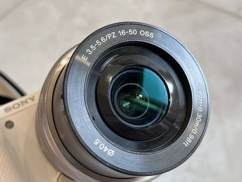 ミラーレス一眼カメラ