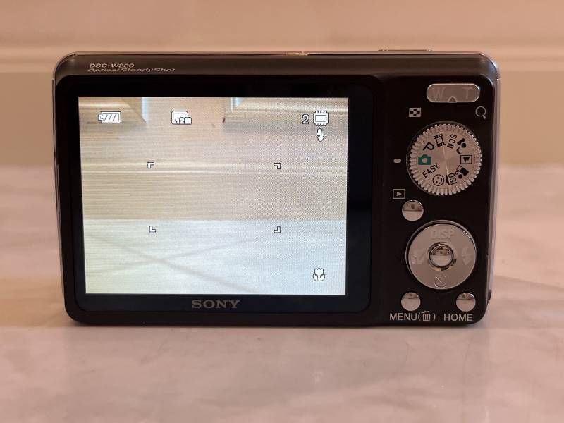 コンパクトデジタルカメラ